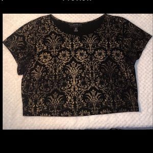 Forever 21 Black and Gold Short Sleeve Crop Top